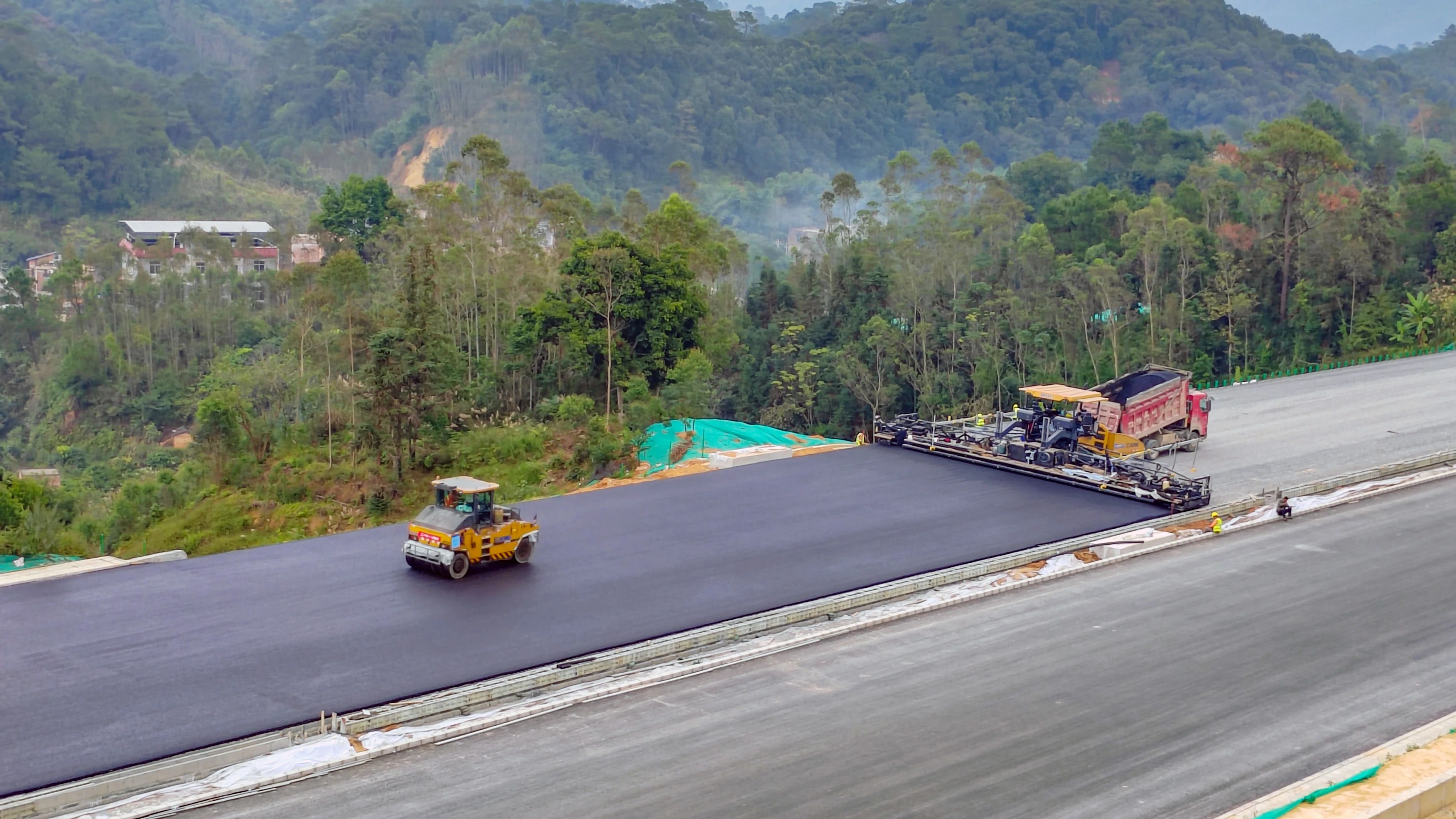 又一高速公路大項目，閃耀“徐工金”！