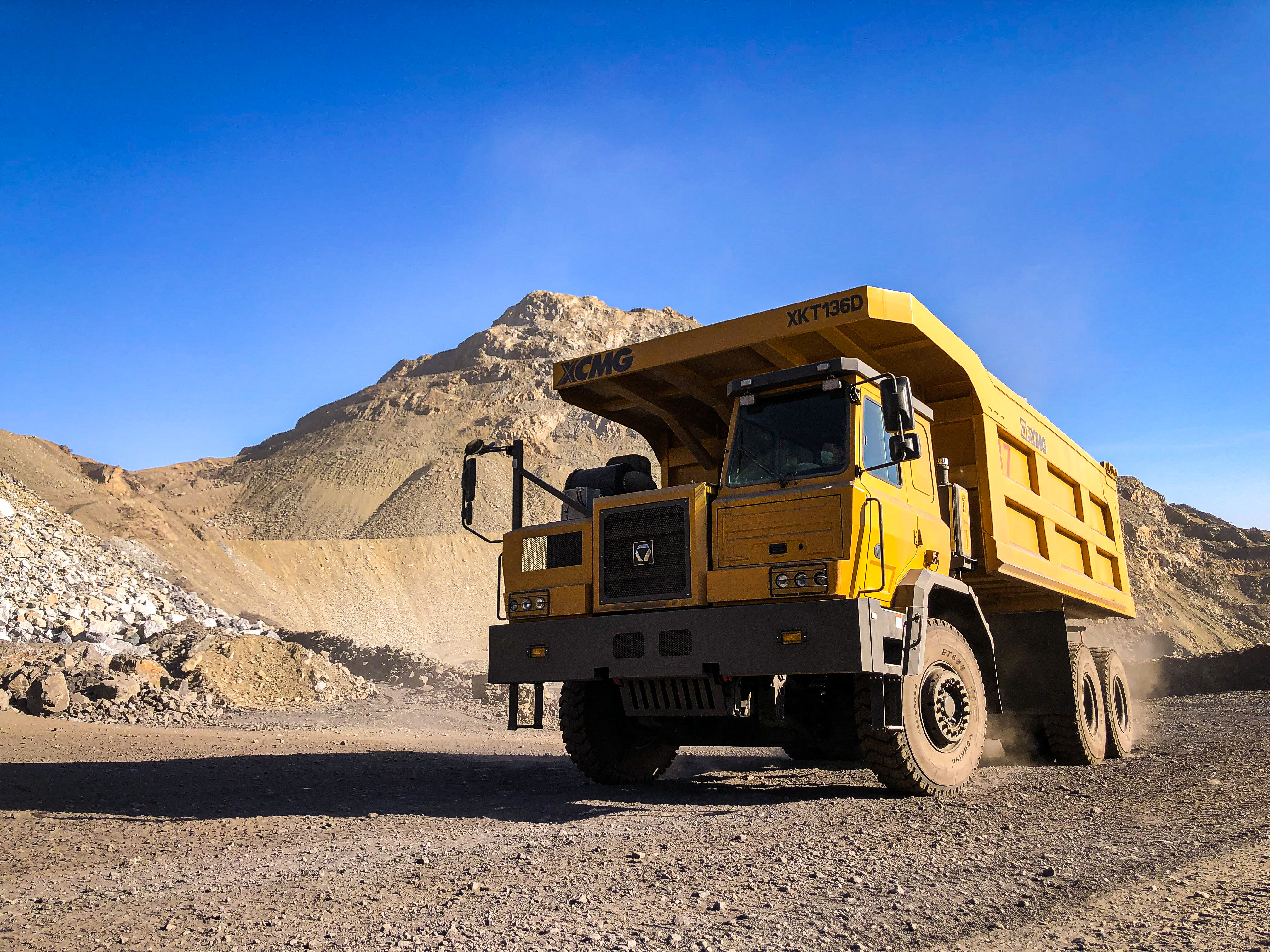 【新品下線】徐工XKT136D三橋?qū)掦w礦車正式下線！
