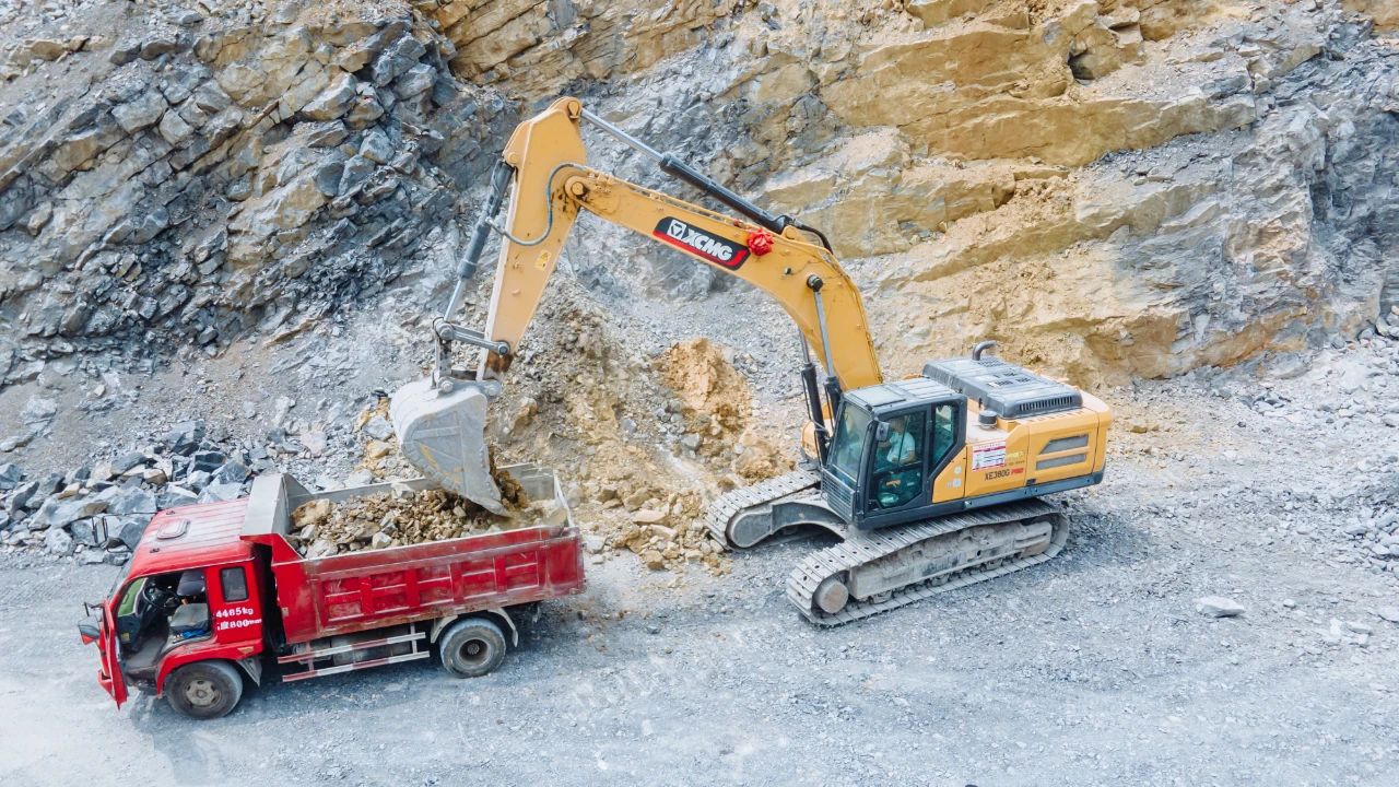 徐工XE380G PRO：掘金王者，超能裝