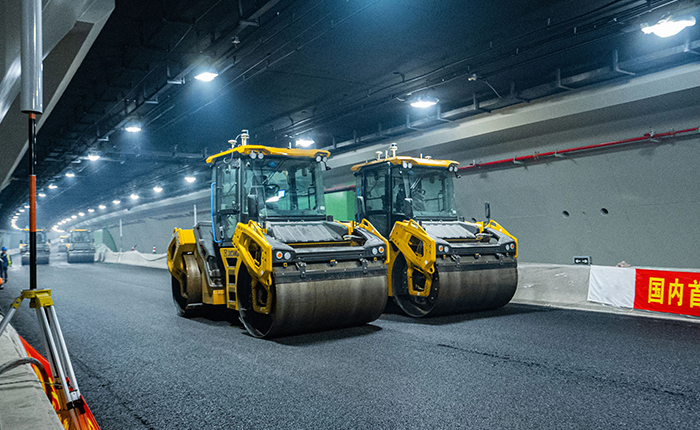 【智能化】全國首次，徐工“黑科技”無人攤鋪大秀！