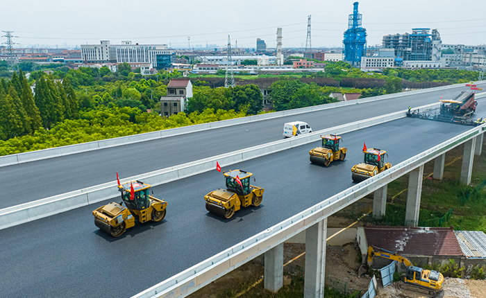 揭秘！常泰長江大橋如何實現(xiàn)超寬橋面“一鍵鋪平”？