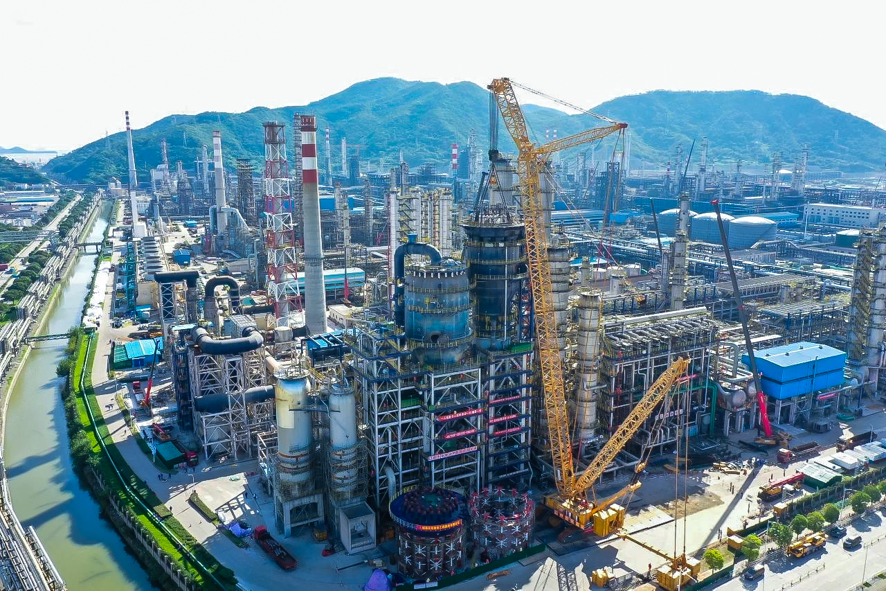 吊重達648.6噸！XLC30000助力石化設備大檢修