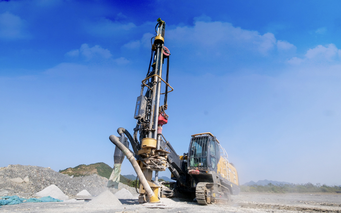 露天礦山，礦主們愛用徐工潛孔鉆！