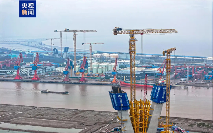 央視聚焦！徐工超大塔助建世界級橋梁工程！