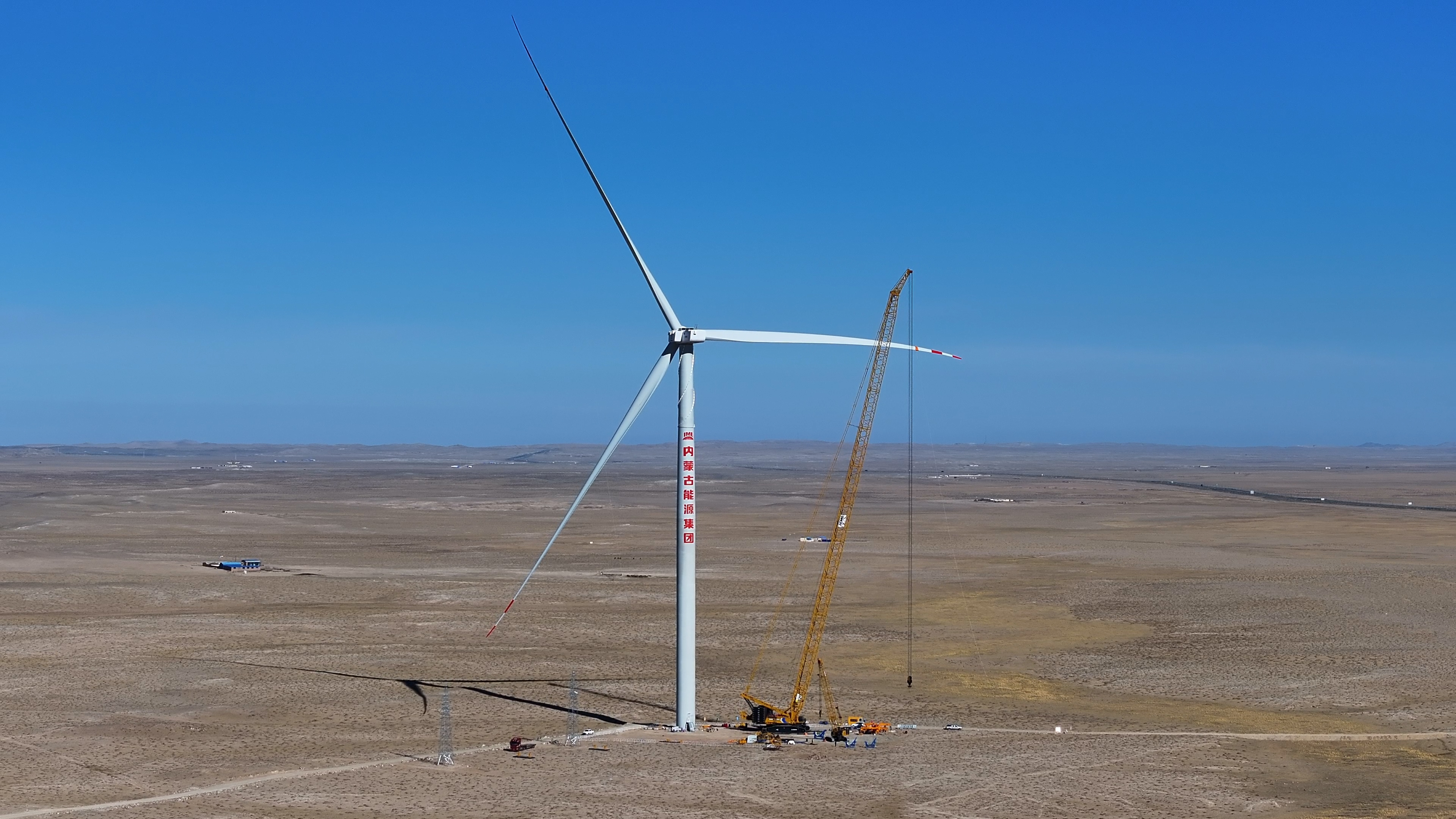 1300噸級新品風電首秀！徐工千噸級起重機再添實力干將