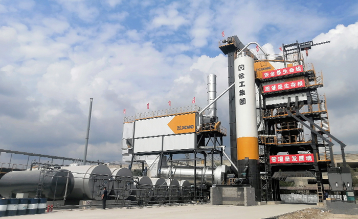 徐工4000型瀝青站 在鶴大高速大顯身手！