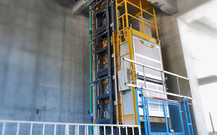 性能典范！徐工井道施工升降機(jī)助建超高層商務(wù)中心項(xiàng)目