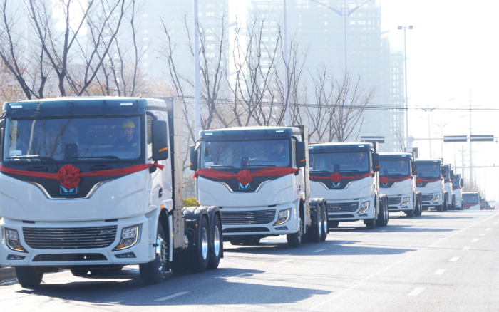 百臺齊發(fā)，千臺簽約！徐工新能源牽引車奔赴浙江