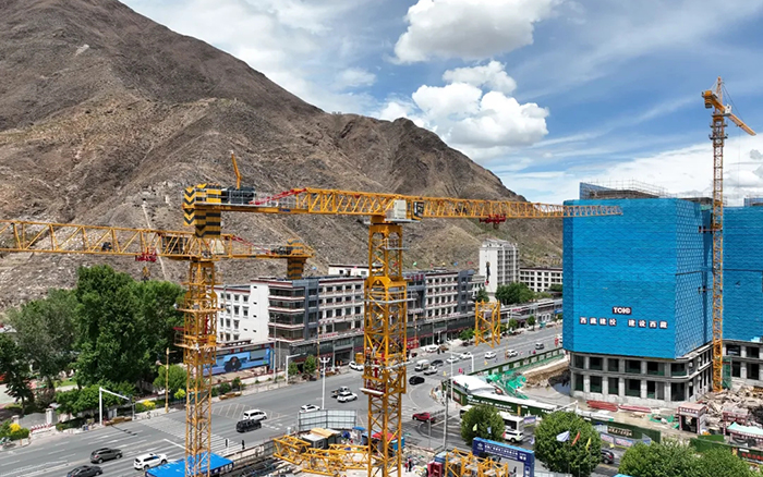 海拔4500米！ 徐工XGT600A-25S 奮戰(zhàn)“日光之城”