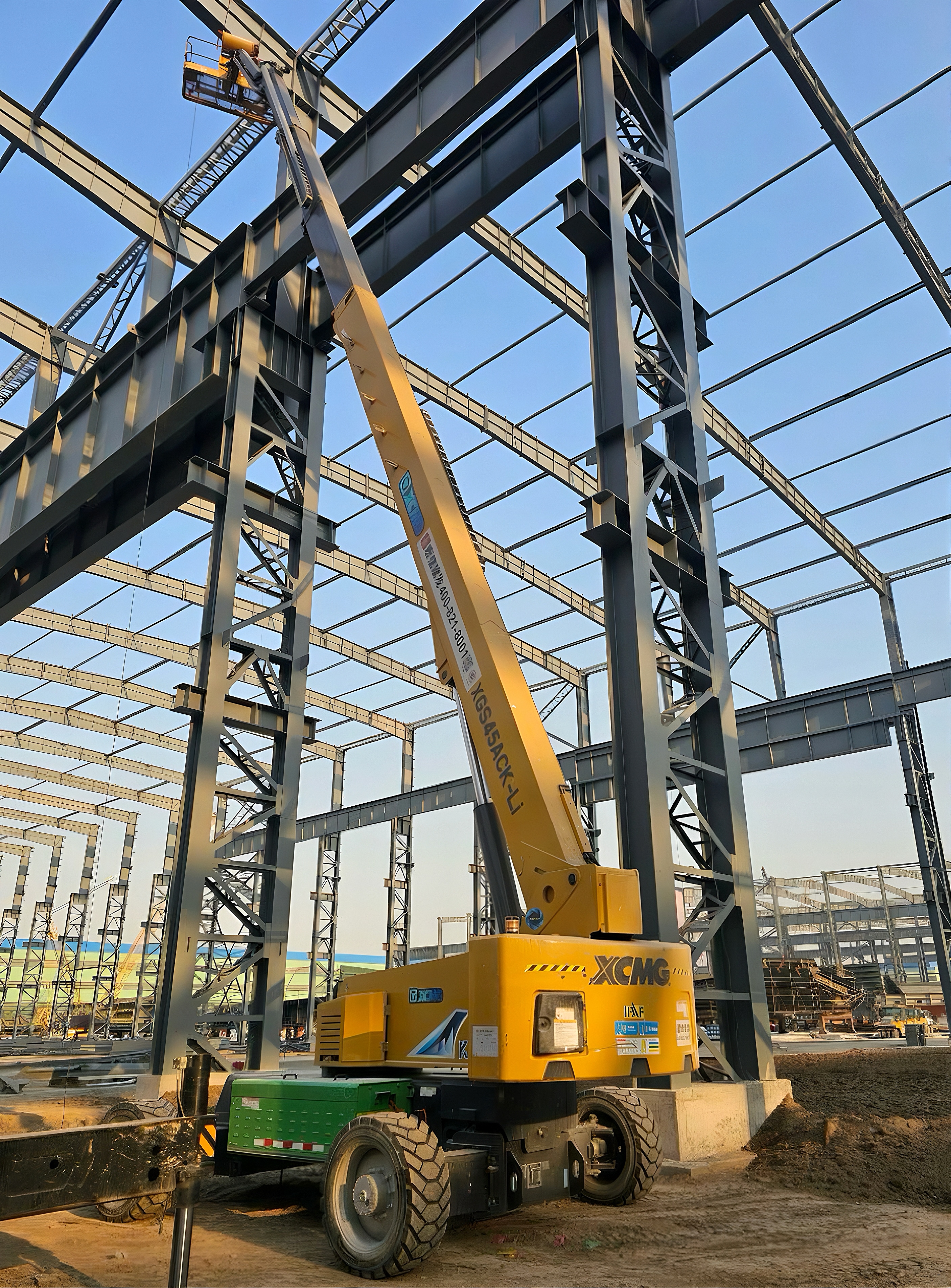 直沖云霄！徐工電動“擎天柱”助力江蘇新時代造船車間“智”造升級