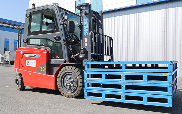  徐工新能源叉車助力華北變壓器設(shè)備制造廠高效運轉(zhuǎn)