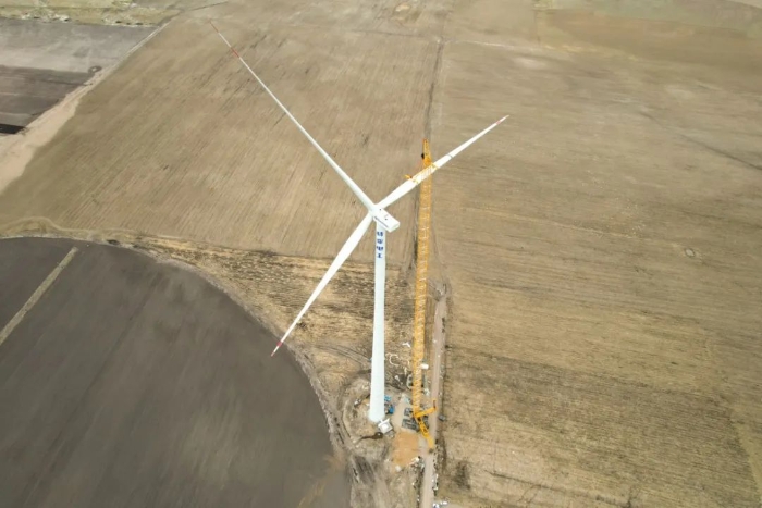 高空之巔，再鑄榮光！XLC18000M助力大型風電場首臺185米風機成功吊裝