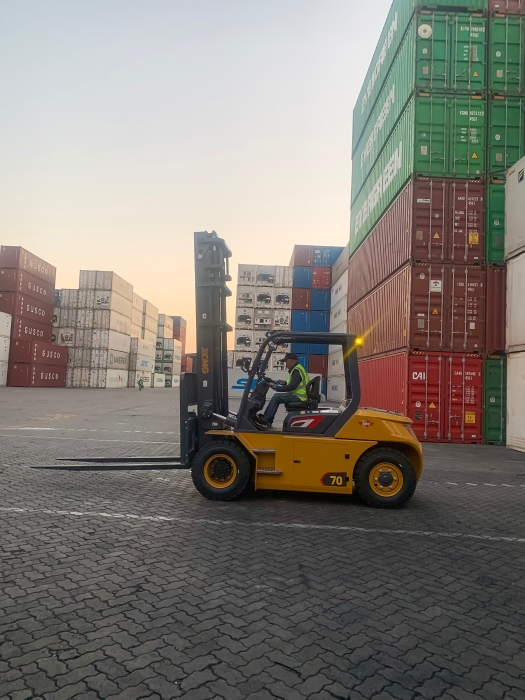 徐工叉車批量進駐廈門港，一站式解決方案賦能港口物流新升級