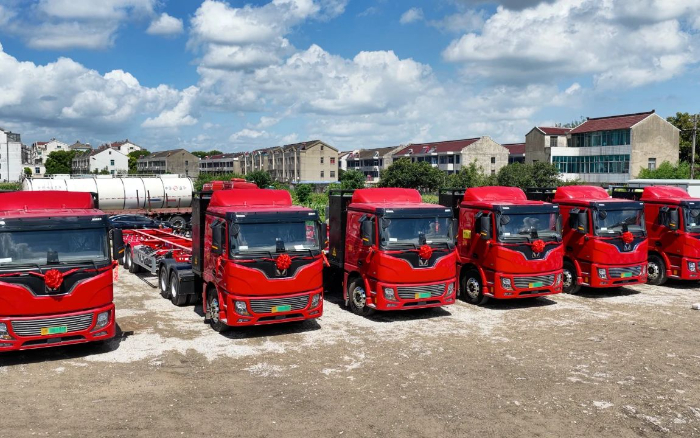 綠色物流再提速，徐工新能源牽引車批量入港！