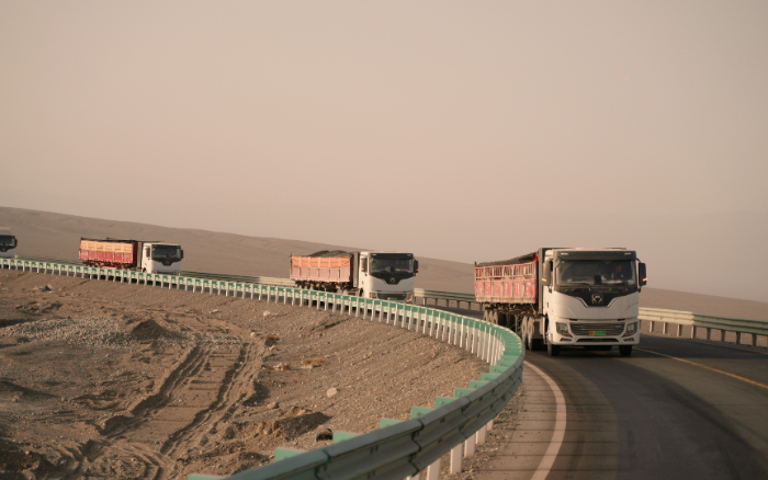 煤海逐綠！徐工新能源牽引車書寫煤炭運(yùn)輸綠色答卷