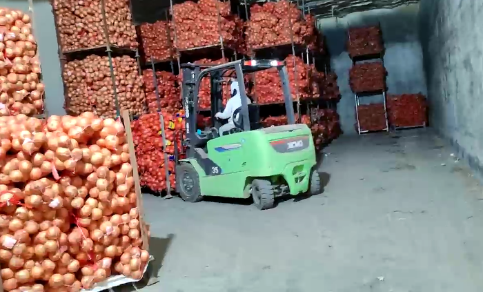 徐工鯤鵬系列新能源叉車，為食品冷庫工廠注入綠色動能