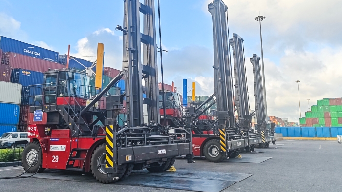 逐綠向新，東方大港涌動“徐工純電力量”！