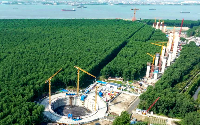 提前1個月！徐工金助力世界最大跨度橋梁錨碇封底