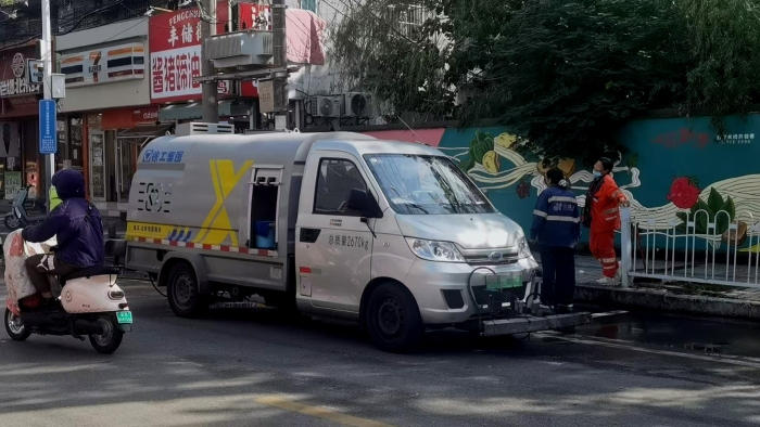 徐州這條網(wǎng)紅巷的“臉面”，竟被這臺(tái)車(chē)承包了？！