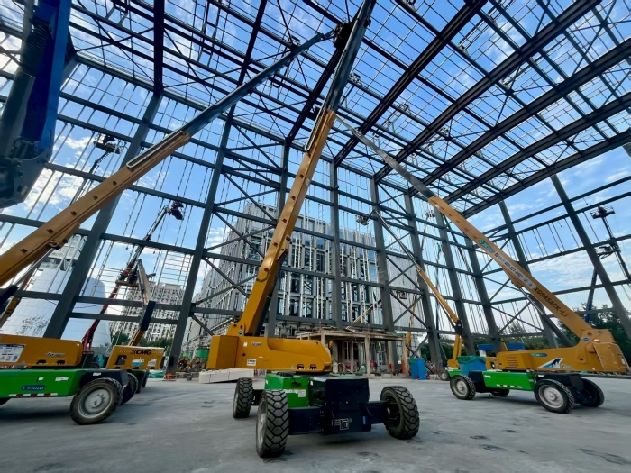 助力“中國智造”！徐工8臺高米數(shù)電動直臂高空作業(yè)平臺會戰(zhàn)北京火箭大街