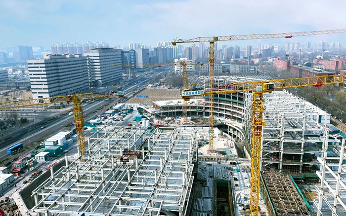多臺大噸位塔機(jī)助建北京口腔醫(yī)院