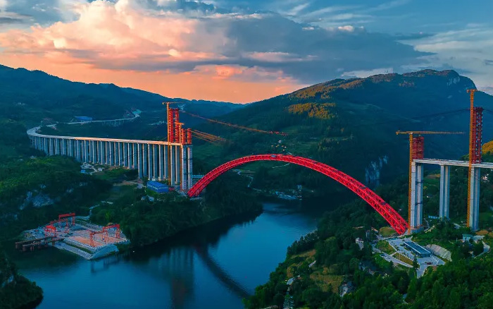 1834米，震撼合龍！ 徐工塔機助力中國再造世界級基建