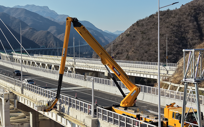 “空中芭蕾”秀實力！徐工 GKH65 攻堅安家莊特大橋