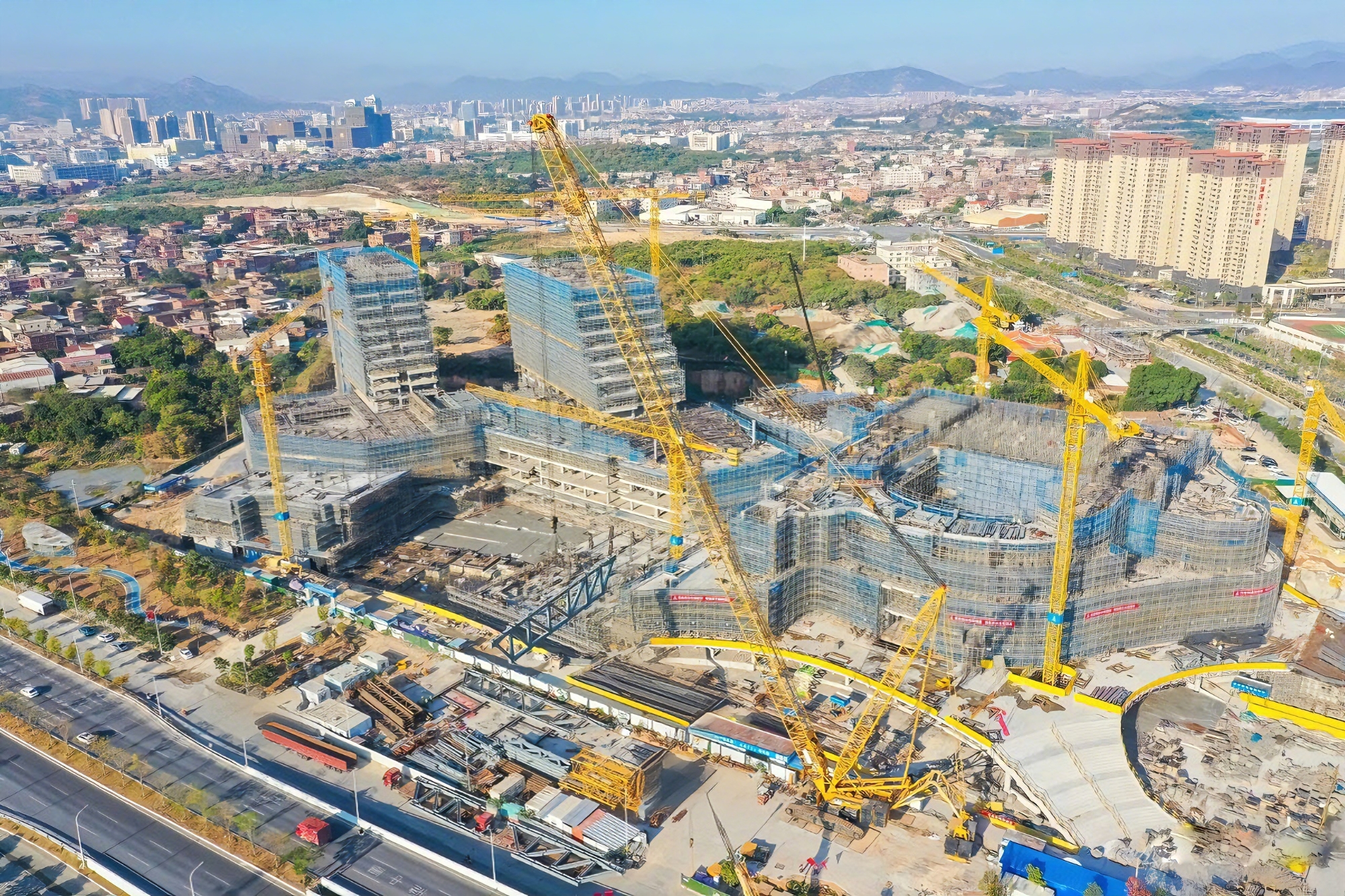 沒人敢接的 “燙手山芋”！三重考驗(yàn)下，這臺千噸級的表現(xiàn)太頂了
