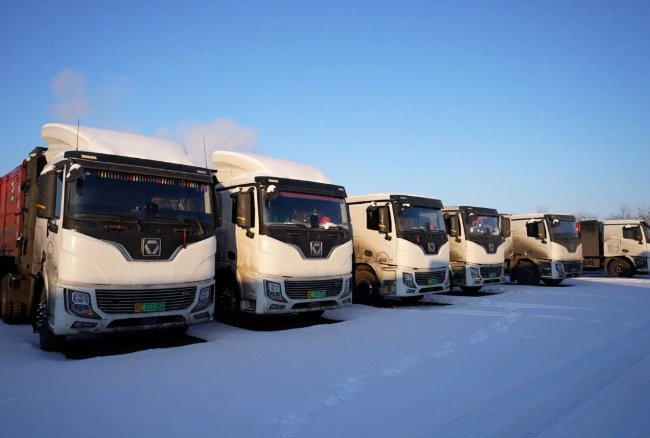 穿越-30℃寒潮！徐工新能源重卡馳騁西北能源運(yùn)輸動(dòng)脈