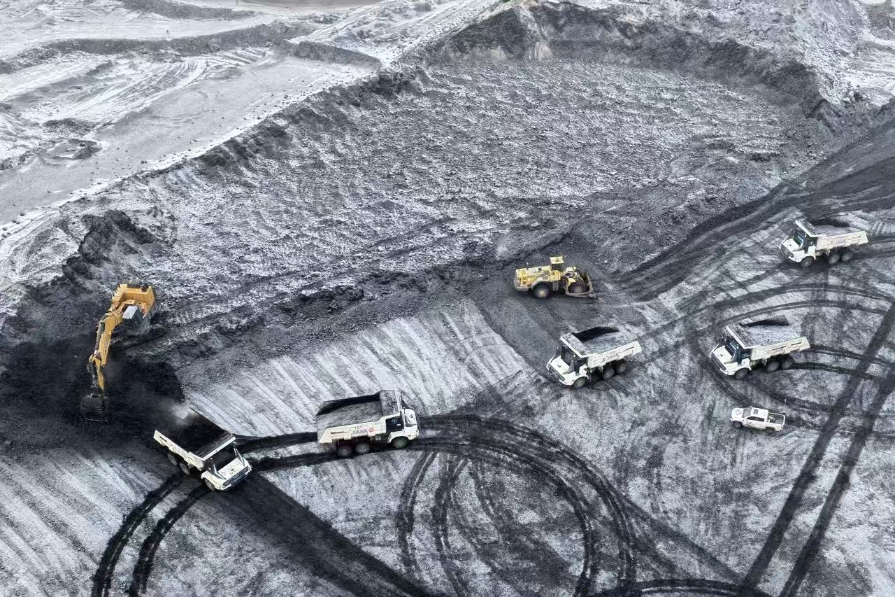 獲得成功！徐工無人純電礦卡在煤炭運輸環(huán)節(jié)混行測試成效顯著