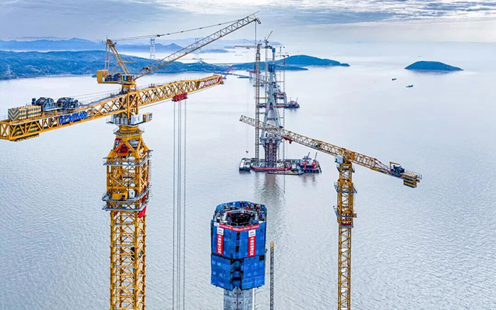 世界級跨海工程，雙主塔封頂