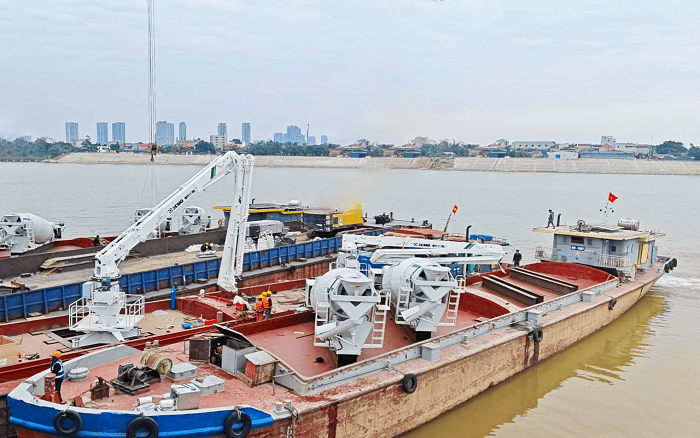 成套化船載設備批量發(fā)運越南