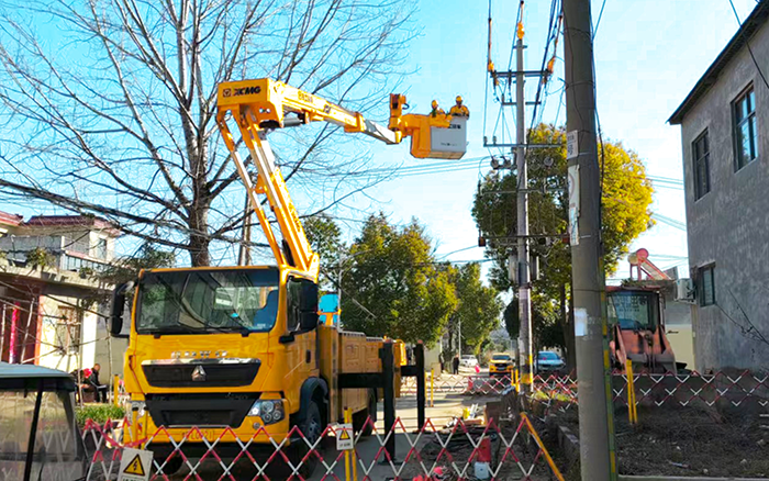 帶電作業(yè)“零打擾”！徐工GKJH18C絕緣斗臂車“護(hù)航”河南鄉(xiāng)村電網(wǎng)