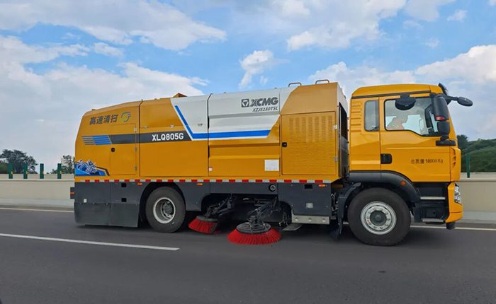 馭風(fēng)前行，凈在掌握！徐工高速清掃車太佳高速顯實力！