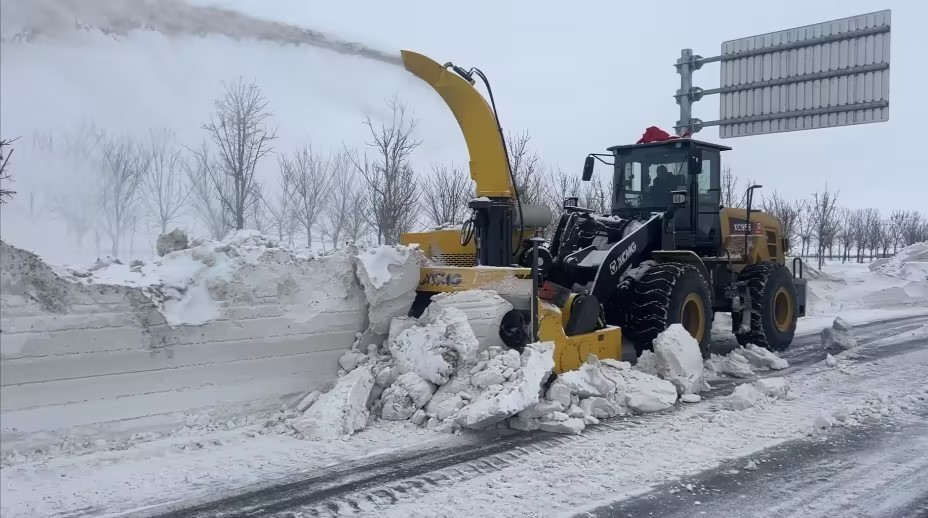 徐工拋雪機(jī)：以硬核實(shí)力，駕馭每一場(chǎng)風(fēng)雪