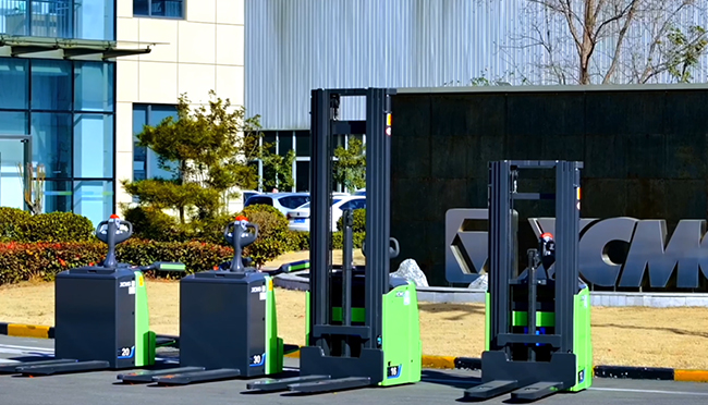 效率革命！鴻鵠系列倉儲叉車助力倉儲行業(yè)發(fā)展