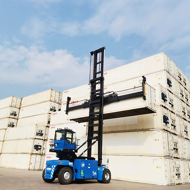 港口換電黑科技！徐工換電堆高機玩起“無限續(xù)航”