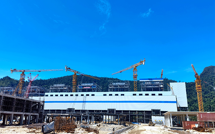 硬核實(shí)力！徐工超大塔機(jī)批量助建印尼礦業(yè)項(xiàng)目